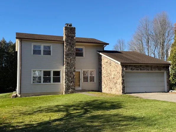 7 Rivendell Dr, Essex Junction, VT 05452