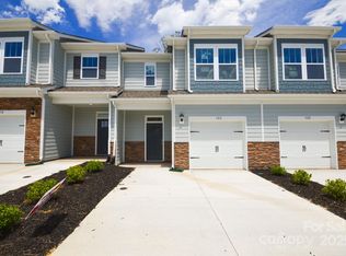 322 Creekview Rd, Hendersonville, NC 28792