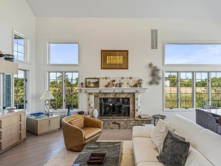 Bay Meadow Ln — Photo 4