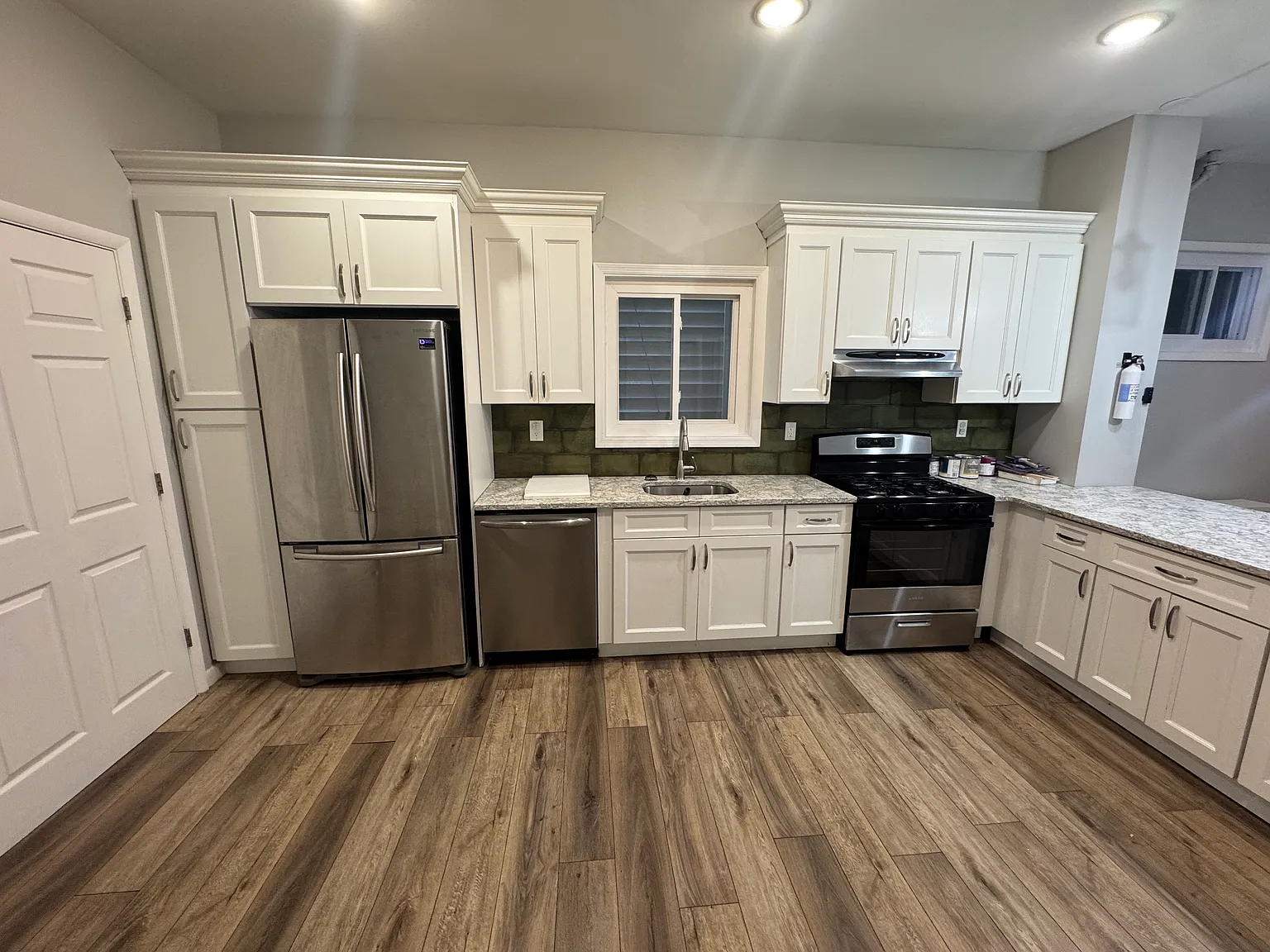 3 bed, $2,100 — Photo 4