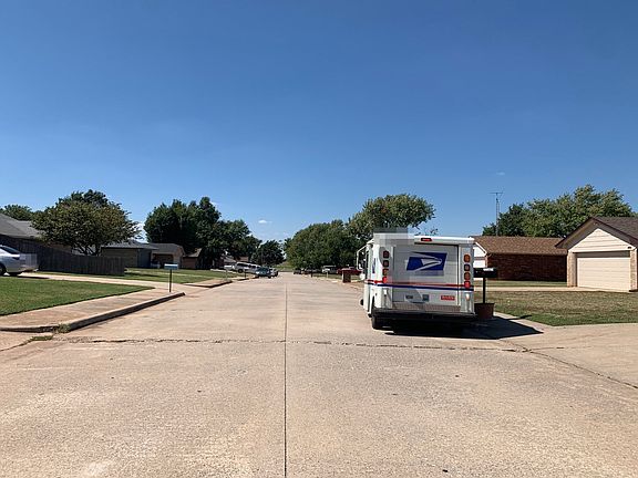 5th image of 403 Linda Ln