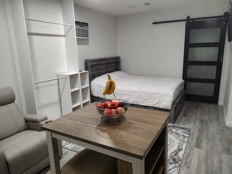 13701 Boston Ct — Photo 4