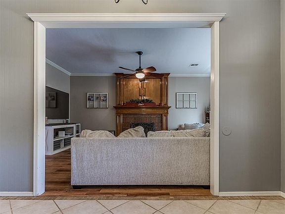 5th image of 1305 SW 112th Pl