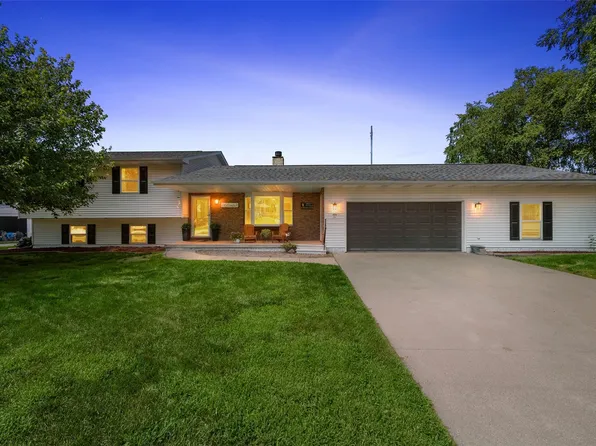 624 E 6th St, Tipton, IA 52772