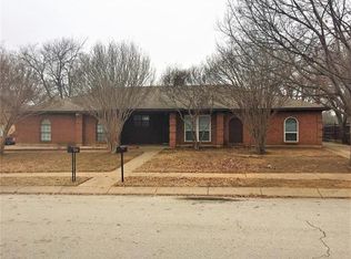 3023 Hilltop Dr, Euless, TX 76039