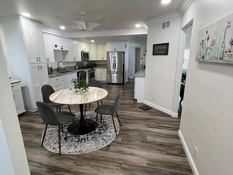 Casual Dining Area Adjacent to Kitchen