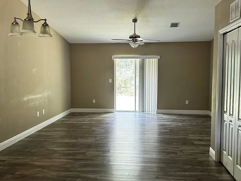 9210 N Travis Dr — Photo 3