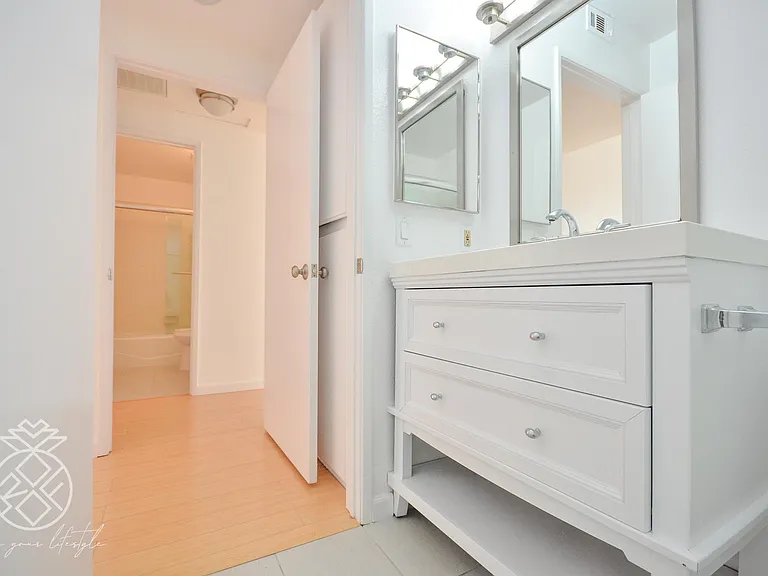 1727 Glendon Ave #104 — Photo 54