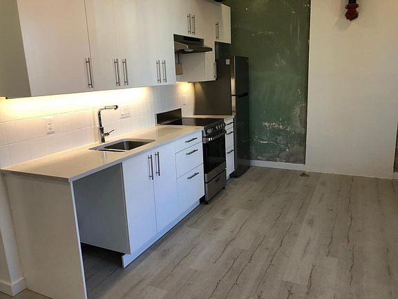 3rd image of 2959 N Franklin St Unit 105