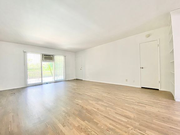 2nd image of 1433 N Hayworth Ave APT 8