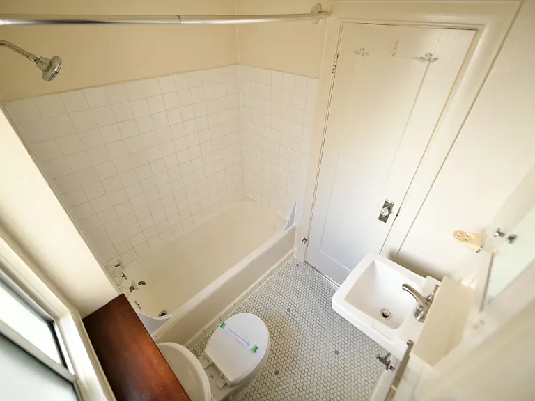 832 York St — Photo 15