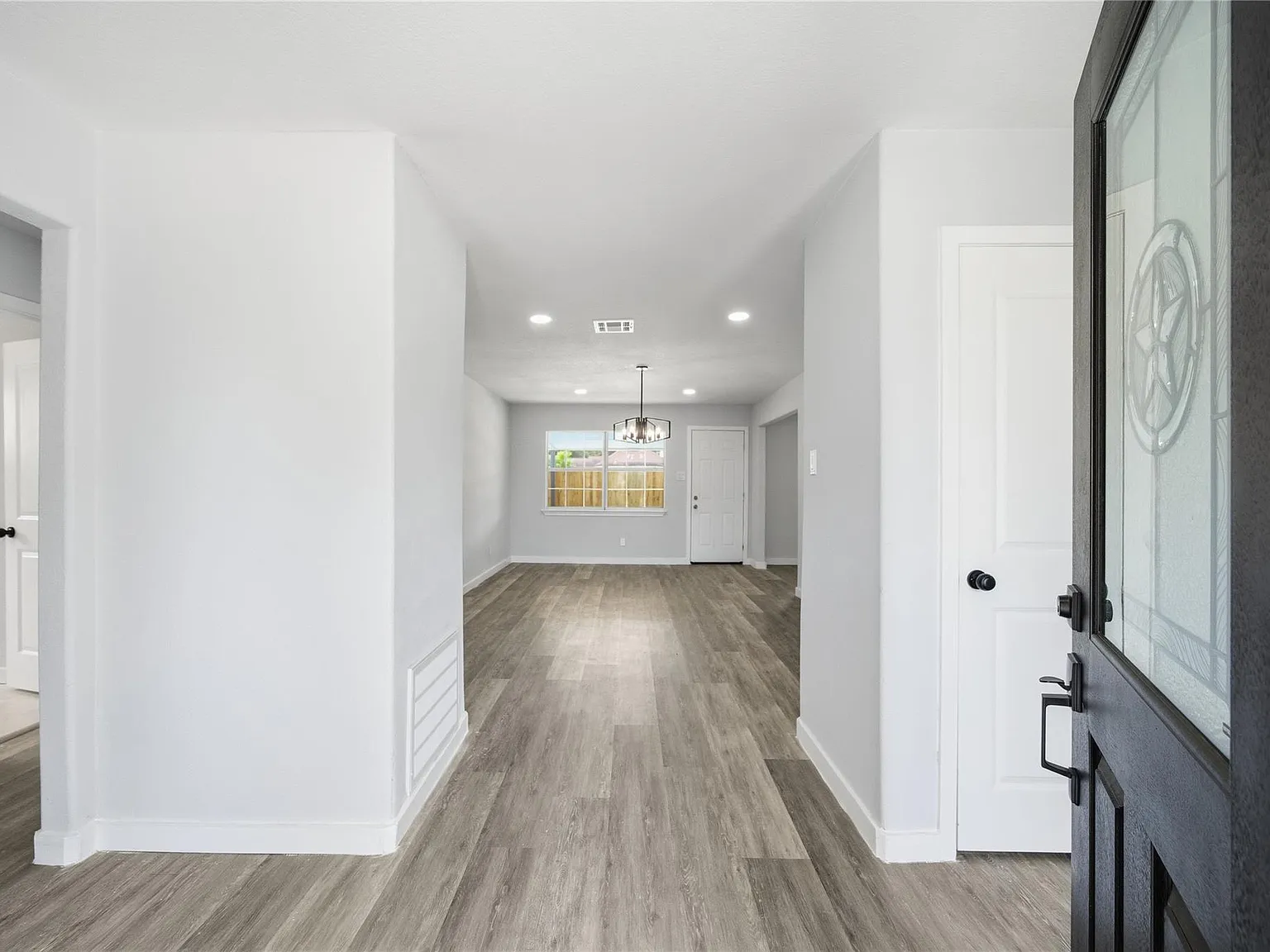 3 bed, 2.0 bath, 1853 sqft, $2,000 — Photo 3