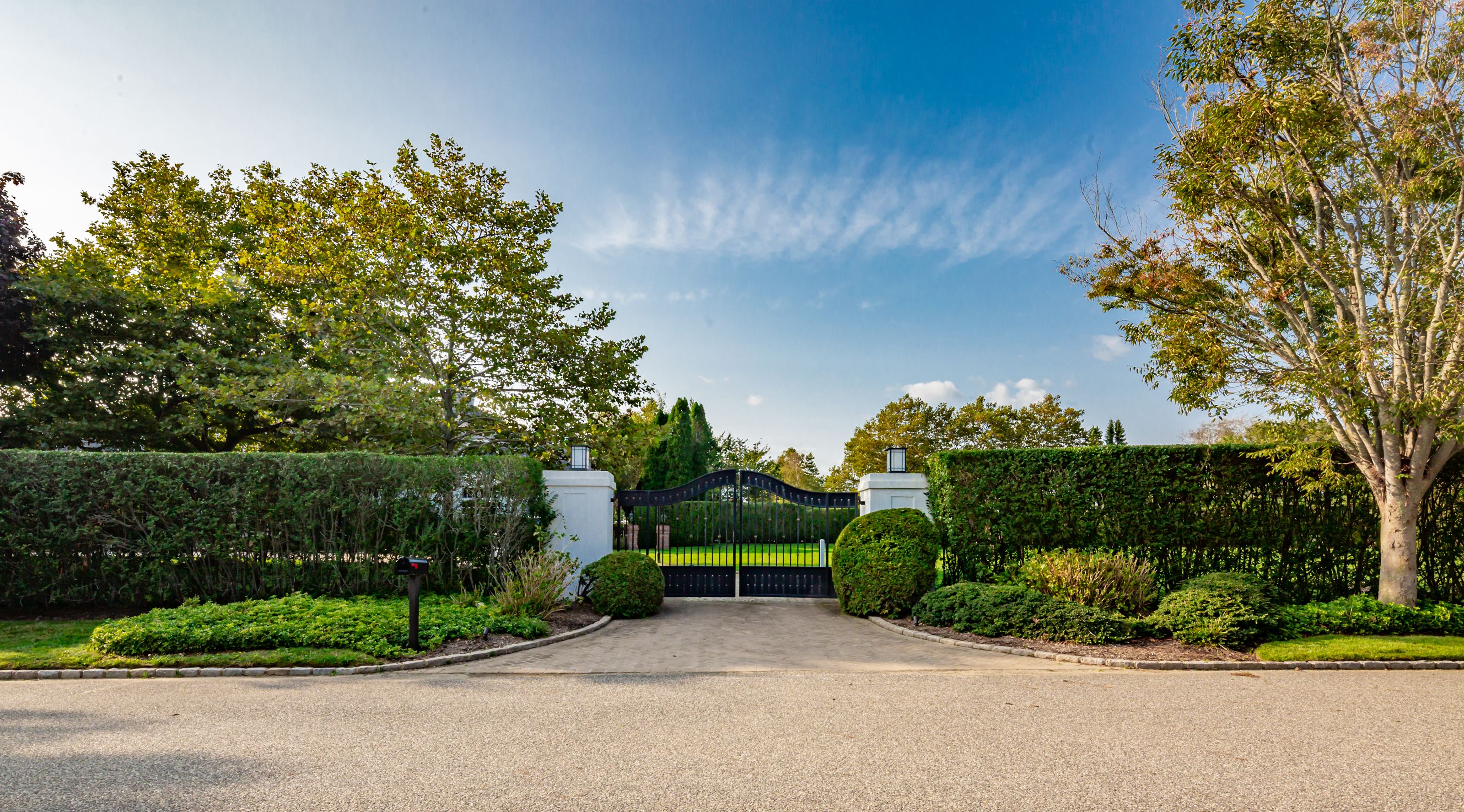 19 Duck Pond Ln in Southampton Out East