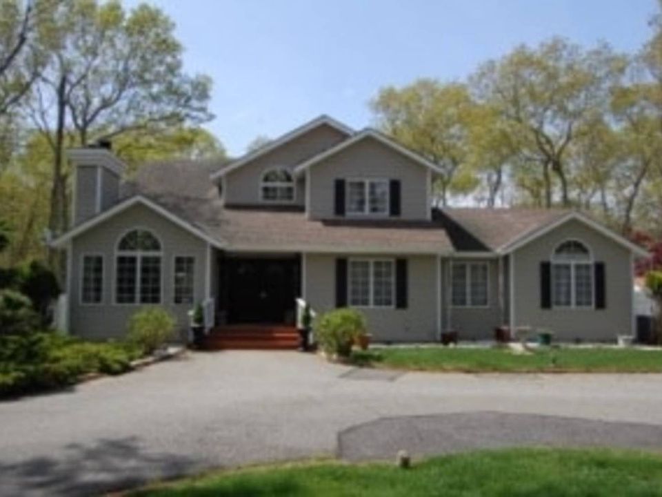 1st image of 18 Winterberry Ln