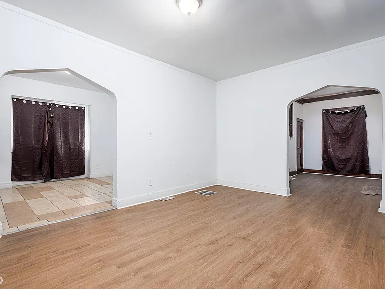5421 Toledo St — Photo 13