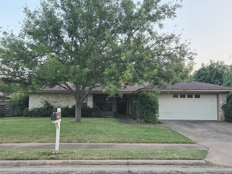 10909 Hillside Oak Ln — Photo 1