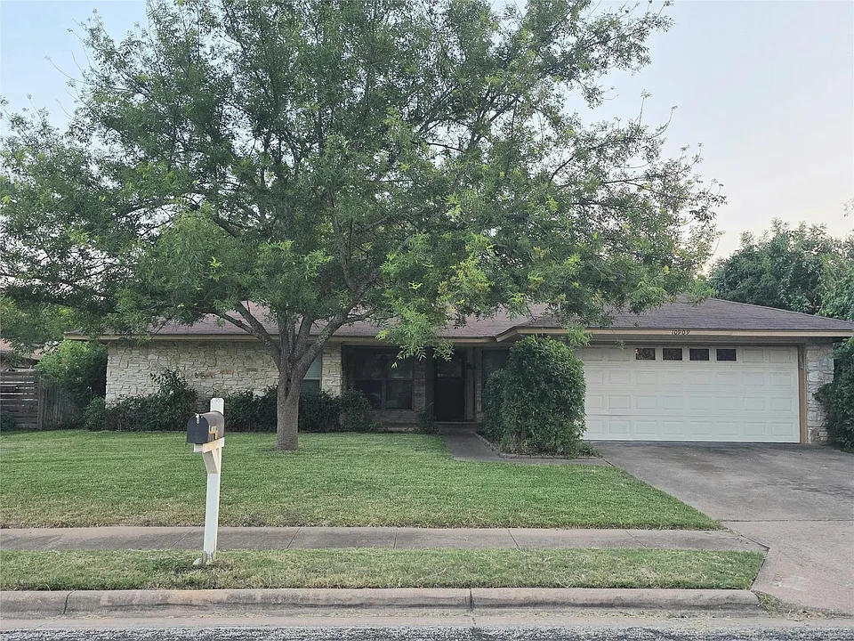 10909 Hillside Oak Ln