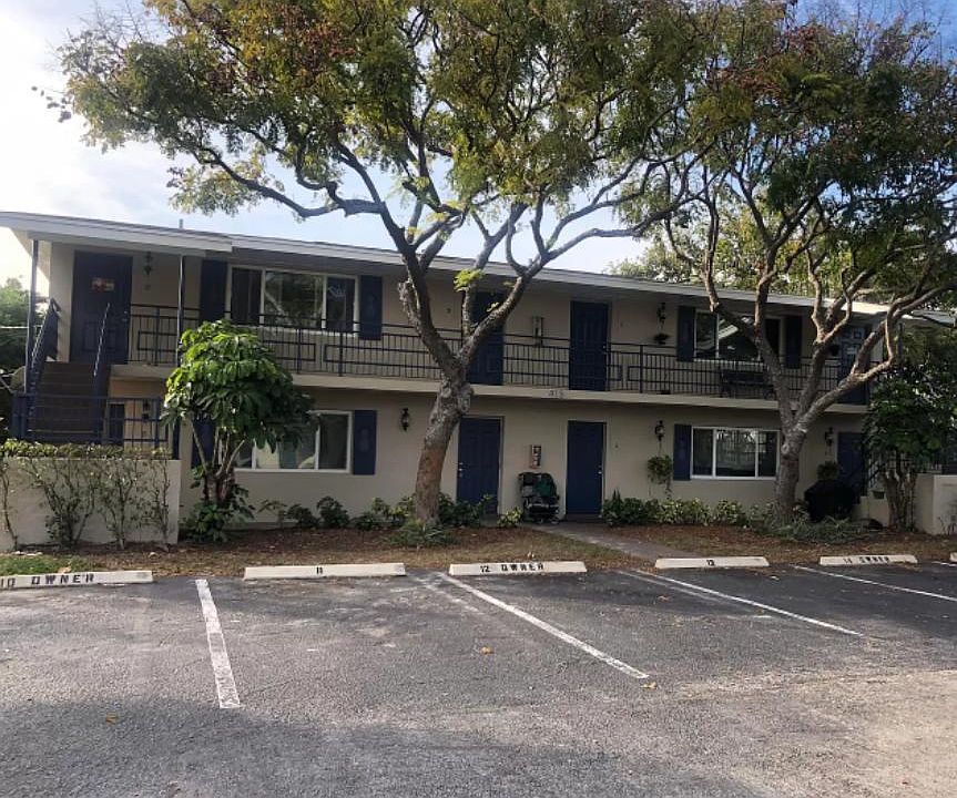 2nd image of 821 Lighthouse Dr APT C