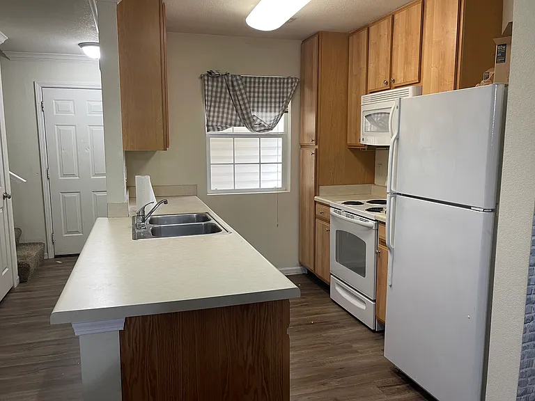 835 Woodside Creek Dr #835 — Photo 2