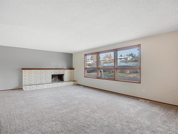 2nd image of 5705 N Greenwood Blvd