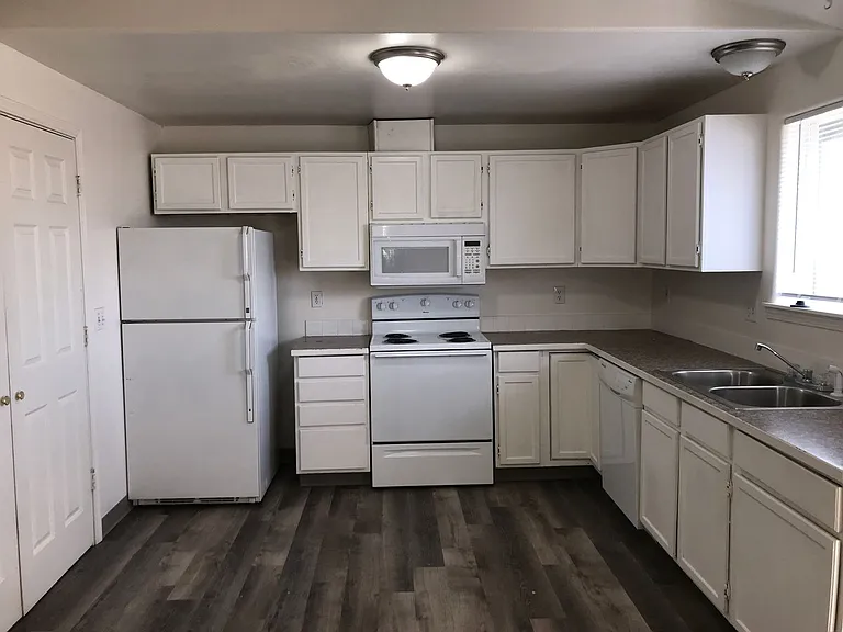 901 E Ball Ct — Photo 5