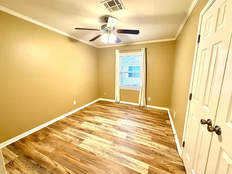 3916 Austin Ave — Photo 10