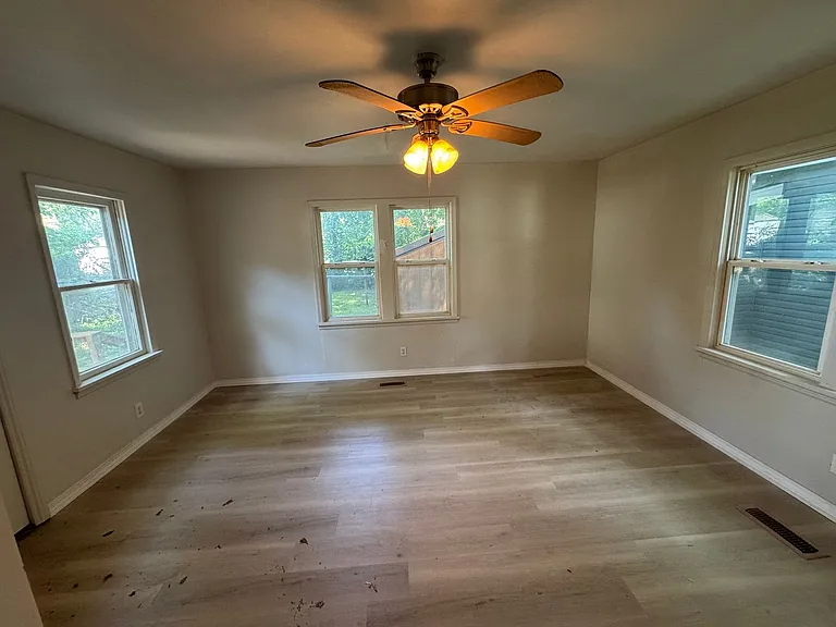 934 N National Ave — Photo 25