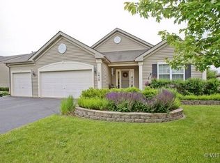 1470 Hawksley Ln, North Aurora, IL 60542