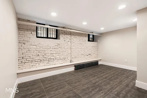 Rented by MNS | media 20