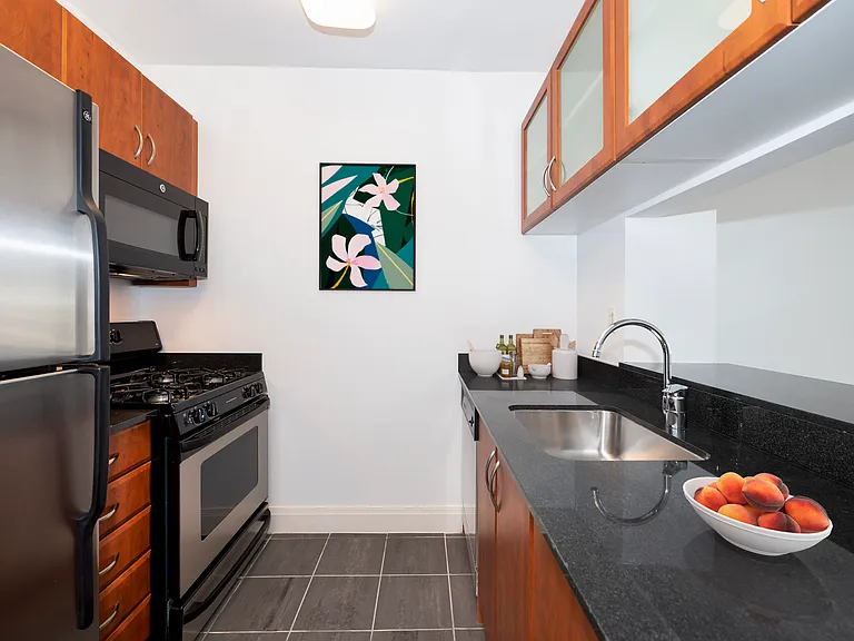222 E 34th St #924 — Photo 5