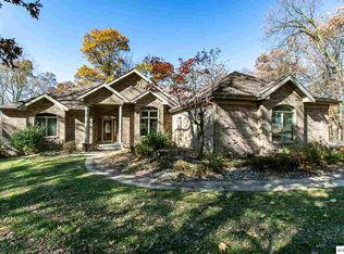 15581 Abbey Cir, Peosta, IA 52068