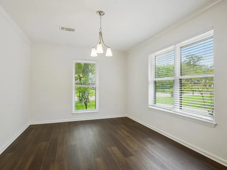 7738 Menlo Dr — Photo 2
