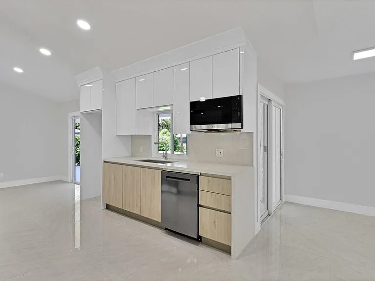 5760 36th Ln — Photo 9