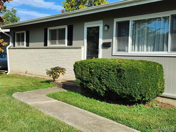2250 Flight Dr, Florissant, MO 63031