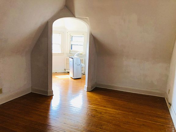 5th image of 63 Arlington Pl