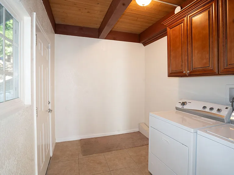 521 Pioneer Rd — Photo 16