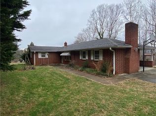 121 Scenic View Dr, Mount Airy, NC 27030