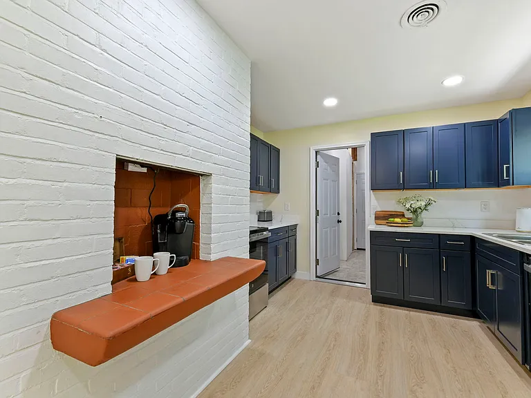 719 Hanshaw Rd — Photo 10