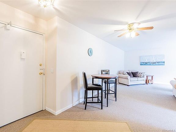 Entrance & dining Area