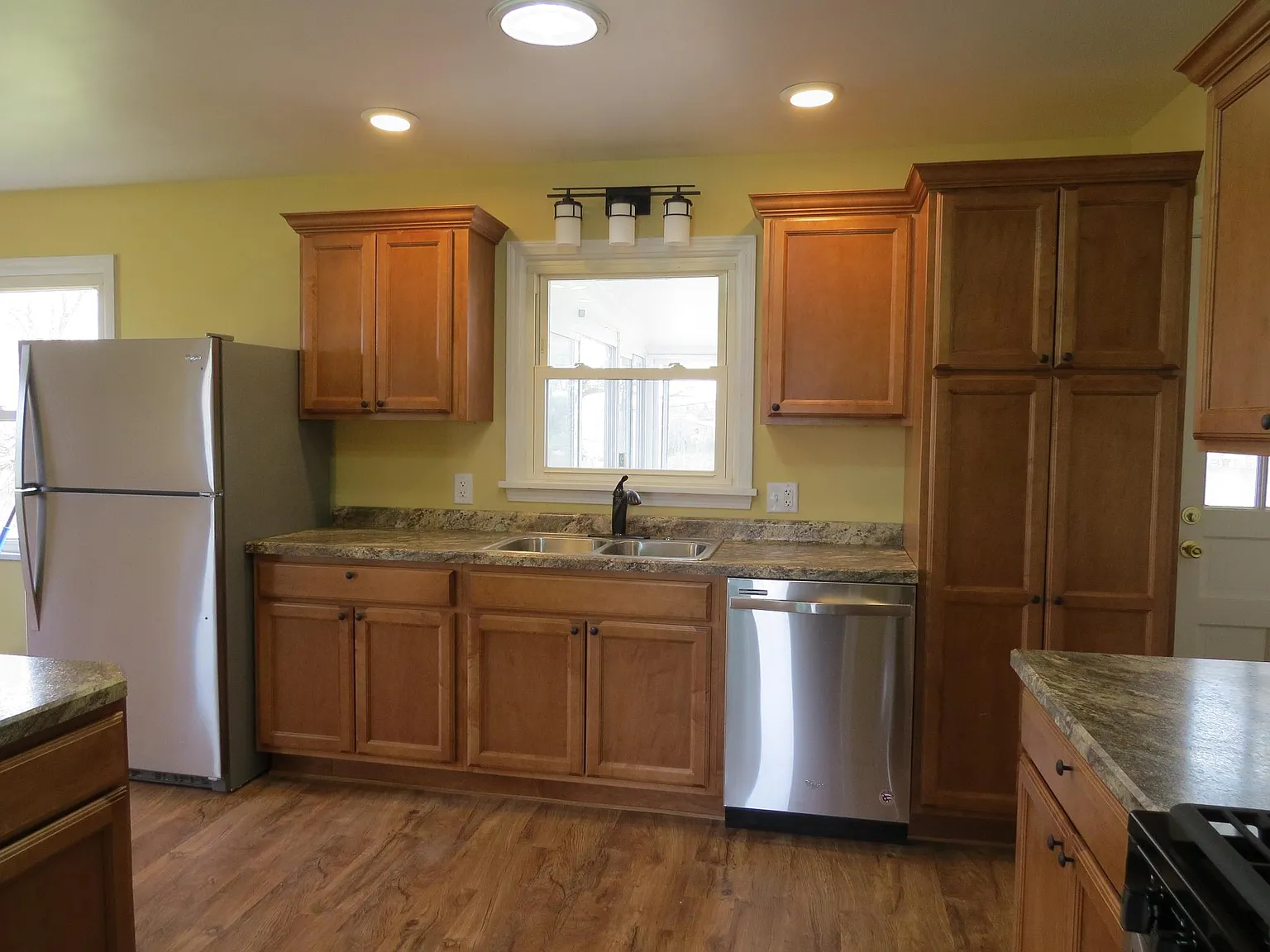 3 bed, 1.5 bath, 2072 sqft, $1,700 — Photo 3