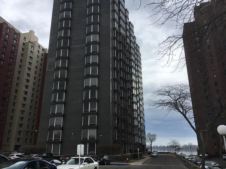 8200-608 E Jefferson Ave — Photo 24