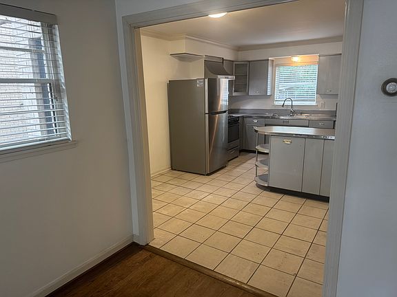 Tiled kitchen ALL NEW APPLIANCES... fridge, gas stove, dish washer