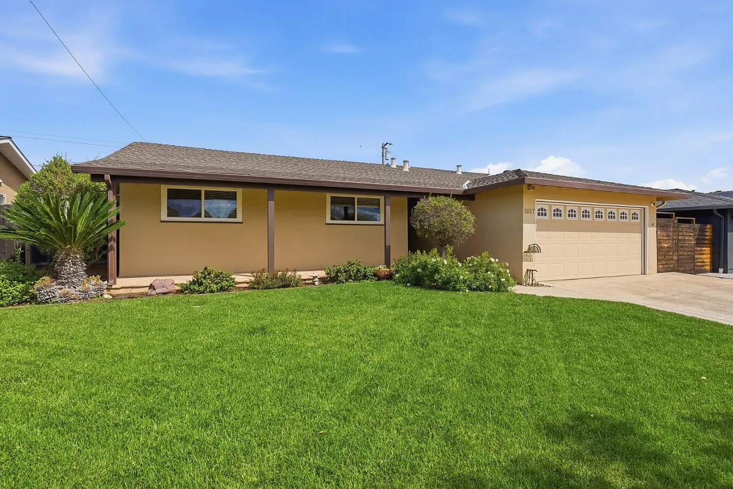 1657 Glenhurst Dr photo 1