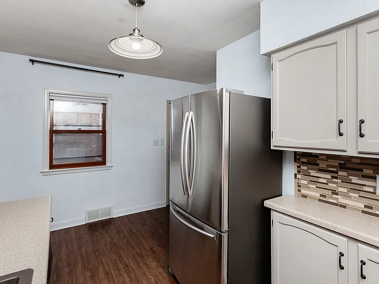 1829 Locust St — Photo 10