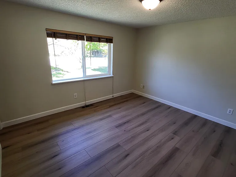 1537 Pullman Dr — Photo 7