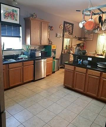 4th image of 13850 Penbrooke Ave