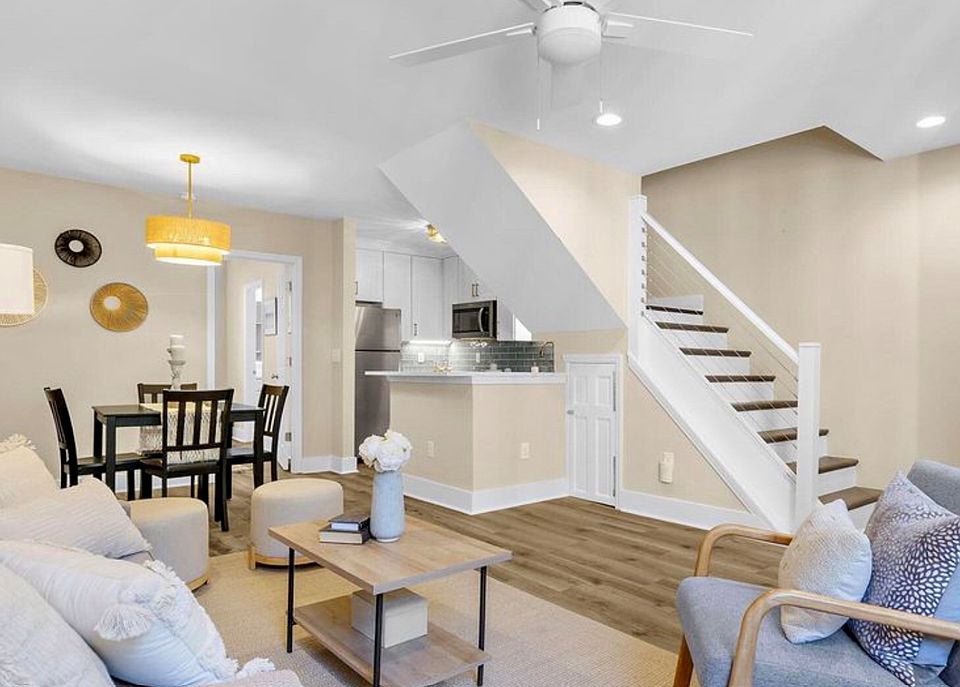 1st image of 39 Radcliffe St APT C