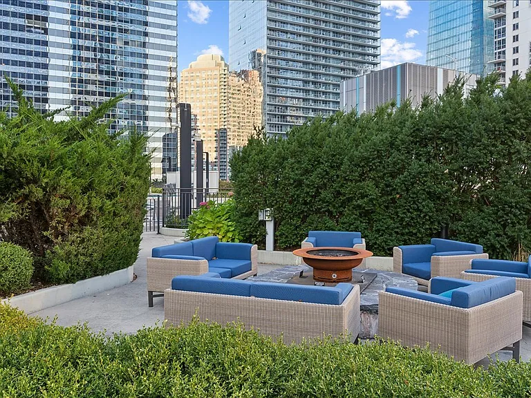 225 N Columbus Dr #7507 — Photo 4