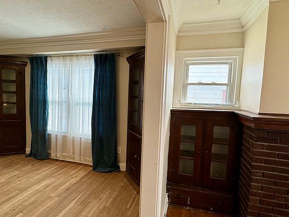 Dining Rm / Living Rm