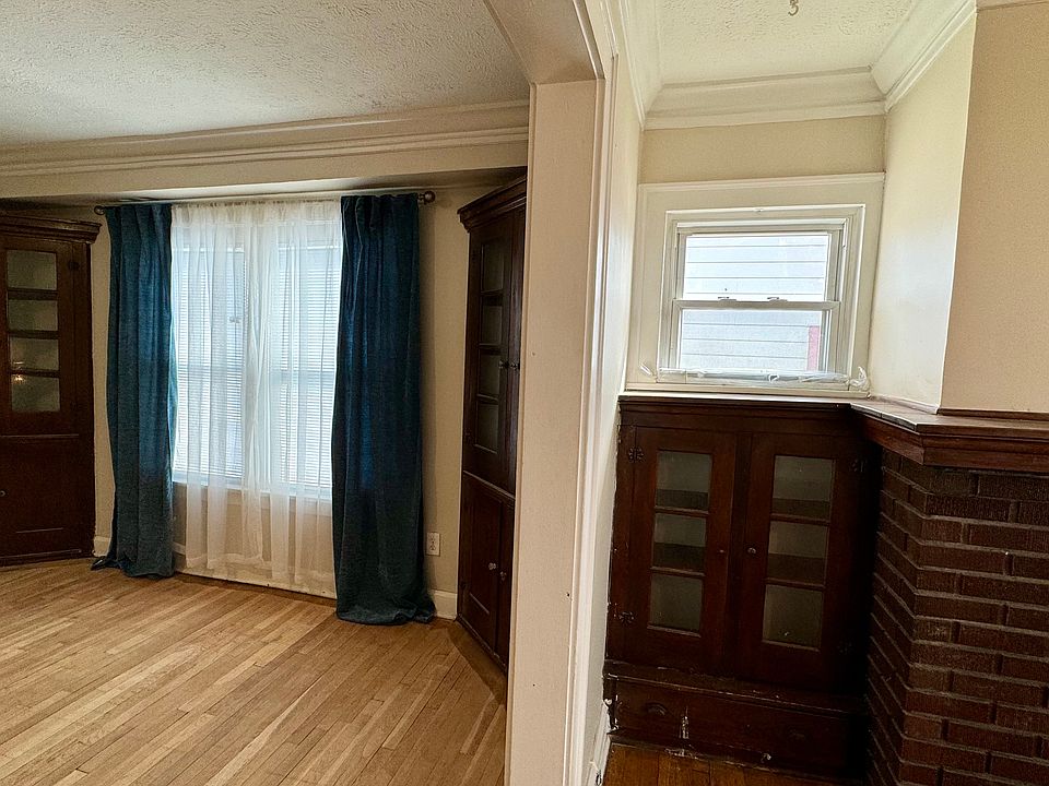 Dining Rm / Living Rm